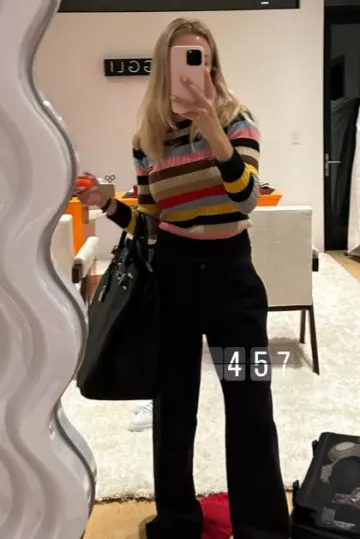 Miu Miu Multicolored Striped Crew-Neck Jumper porté par Morgan Stewart sur sa story Instagram le 25 août 2023