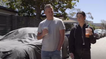 Lululemon Scuba Oversized Funnel-Neck Half Zip usado por Charli D'Amelio como se ve en The D'Amelio Show (S03E01)