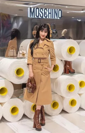 Botas de tacón alto Moschino Shiny Calfskin usadas por Tiffany Young en Moschino Pop-Up Event Post el 24 de agosto de 2023
