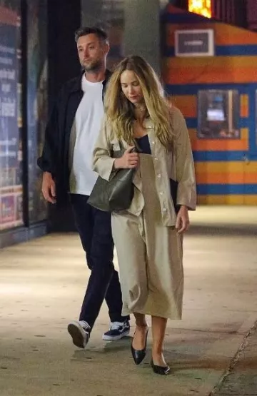 Los zapatos planos de cuero Row Claudette usados por Jennifer Lawrence en New York City Post el 23 de agosto de 2023