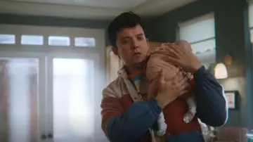 Chaqueta de educación sexual Spazeup usada por Otis Milburn (Asa Butterfield) como se ve en Educación sexual (S04E01)