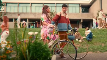Asos Petite Cotton Poplin Keyhole Mini Dress In Bright Floral usado por Ruby Matthews (Mimi Keene) como se ve en Sex Education (S04E02)