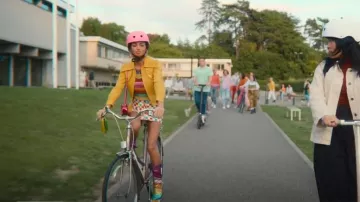 Minga London Rainbow Check Skirt usada por Ruby Matthews (Mimi Keene) como se ve en Sex Education (S04E02)