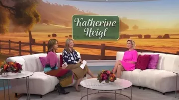 Oscar de la Renta Belted Asymmetric Mini Dress usado por Katherine Heigl como se ve en Today with Hoda & Jenna el 21 de septiembre de 2023