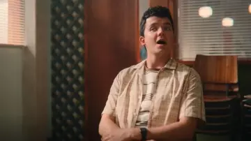 Levi's Original Tofu Stripe Tee usada por Otis Milburn (Asa Butterfield) como se ve en Sex Education (S04E02)