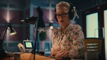 Me+Em Mini Paisley Print Silk Cotton Layering Blouse worn by Jean Milburn (Gillian Anderson) as seen in Sex Education (S04E02)