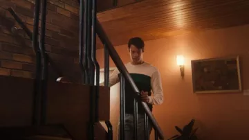 Zara Col­or Block Tri­col­or Sweat­shirt worn by Adam Groff (Connor Swindells) as seen in Sex Education (S04E02)