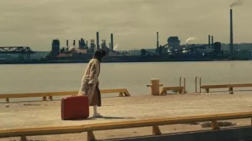 Keds Cham­pi­on Can­vas Lace Up worn by Emmy (Clark Backo) as seen in The Changeling (S01E04)