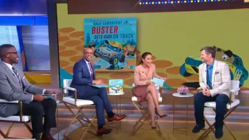 L'Agence Calypso Pointelle Cardigan en rosa polvoriento usado por Eva Pilgrim como se ve en Good Morning America el 22 de septiembre de 2023