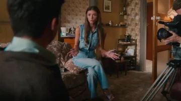 Forever 21 Cut Out Sleeveless Jumpsuit usado por Ruby Matthews (Mimi Keene) como se ve en Sex Education (S04E03)