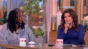 Proenza Schouler Matte Crepe Long Sleeve Top porté par Ana Navarro comme vu dans The View le 22 septembre 2023