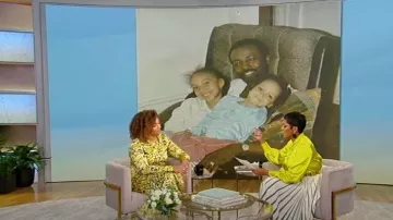 Robe Midi Ganni Floral Print Satin portée par Rachel Rodger vue au Tamron Hall Show le 20 septembre 2023