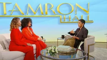 Delfi Collective Convertible Pleated Midi Dress porté par Tamron Hall tel que vu dans Tamron Hall Show le 21 septembre 2023