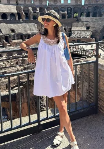 La sandalia de cuero Row Fisherman en blanco usada por Sara Sampaio en su publicación de Instagram el 19 de agosto de 2023