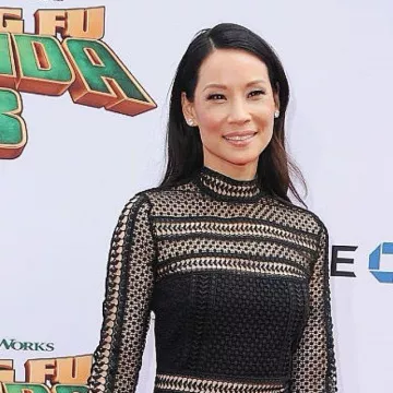 Autoportrait Robe à volants noire portée par Lucy Liu pour la première mondiale de 'Kung Fu Panda 3' le 16 janvier 2016 à Los Angeles