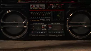 High Tech from Charlie's Angels Movie: Eric Knox (Sam Rockwell) uses Lasonic Boombox