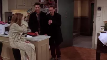 La robe de chambre à fleurs portée par Rachel Green (Jennifer Aniston) dans la série Friends (Saison 10 Épisode 12)