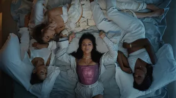 Le top violet porté par Selena Gomez dans son clip Single Soon