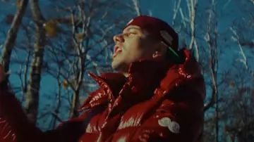 New Era Philadelphia Phillies Gorra roja y de sombrero cítrico usada por Duki en TROYA (Video Oficial)