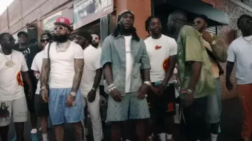 Louis Vuitton Blue Monogram Carpenter Denim Shorts usados por Burna Boy en City Boys [Official Music Video]
