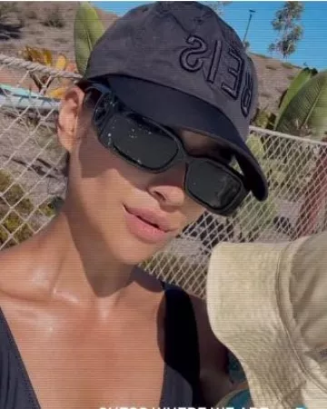 Lunettes de soleil Gucci Gg1325S portées par Shay Mitchell sur sa story Instagram le 18 août 2023