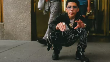 Baskets Prada Black Cloudbust Air portées par J.I. dans TURN ME UP (Vidéo officielle)