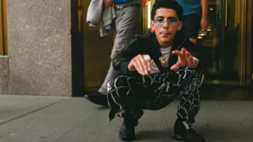 Pantalon de survêtement Palm Angels Black Spider Web porté par J.I. dans TURN ME UP (Vidéo officielle)