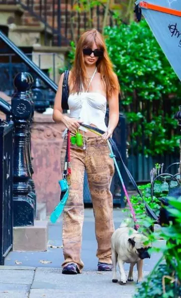 I.am.gia Poppi Top porté par Emily Ratajkowski à New York le 26 juillet 2023