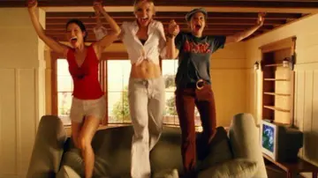 Camiseta de ACDC 80s Stitched Band usada por Dylan Sanders (Drew Barrymore) en Charlie's Angels: Full Throttle