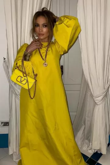 Van Cleef & Arpels Diamond Yellow Gold Lion Head Bracelet worn by Jennifer Lopez on her Instagram Post on August 18, 2023