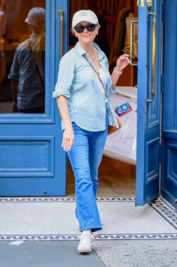 Jennifer Meyer Good Luck Hat worn by Reese Witherspoon at Linen Store in New York City. Post on August 15, 2023