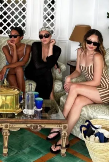 Emporio Sirenuse Le Sirenuse Straw Bag porté par Alycia Debnam-Carey Eleonore Toulin’s sur sa story Instagram le 24 juillet 2023