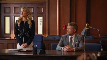 Emporio armani Tie Front Blazer porté par Amy Quinn (Lindsey Gort) vu dans All Rise (S03E12)