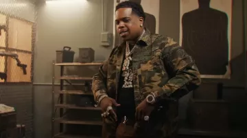 Ceinture Louis Vuitton Black Monogram & Silver LV Initiales portée par Finesse2tymes in Warfare [Official Music Video]