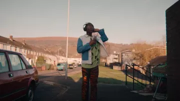 Vintage Tiger Overdye Jeans portés par Eric Effiong (Ncuti Gatwa) comme on le voit dans Sex Education (S04E04)