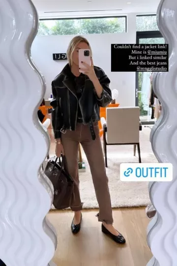Funda de silicona para Apple Iphone con Magsafe Chalk Pink usada por Morgan Stewart en su historia de Instagram el 22 de septiembre de 2023