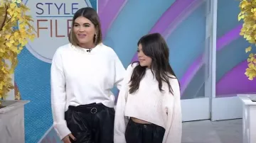 H&M Beaded Sweater en crème porté par Kathy Buccio comme on le voit dans Today on September 25, 2023