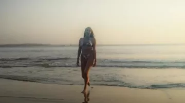 H&M Padded Triangle Bikini Top usado por Isa Castro como se ve en All Star Shore (S02E01)