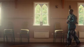 Ragged Deja Vu Jeans portés par Eric Effiong (Ncuti Gatwa) vus dans Sex Education (S04E05)