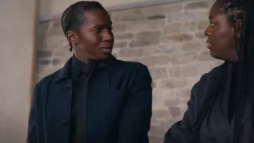 Chaqueta de camisa estilo Sandro Worker usada por Jackson Marchetti (Kedar Williams-Stirling) como se ve en Sex Education (S04E06)