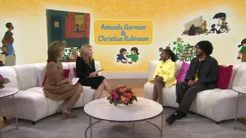 Short en tweed Patou High-Rise porté par Amanda Gorman comme on le voit dans Aujourd’hui avec Hoda & Jenna le 25 septembre 2023
