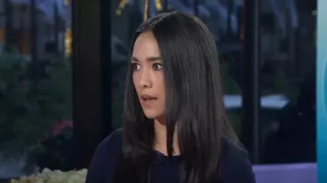 DKNY Button Robe fourreau avant portée par Emilie Ikeda comme vu dans Aujourd’hui le 26 septembre 2023