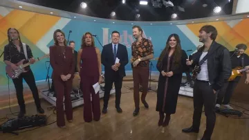 Staud Alfred Contrasting-Collar Midi-Dress worn by Hillary Scott as seen in Today  on  September 26, 2023