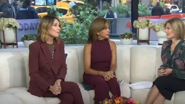 Veronica Beard Azariah Pintuck Flare Pantalon porté par Savannah Guthrie comme vu dans Aujourd’hui le 26 septembre 2023