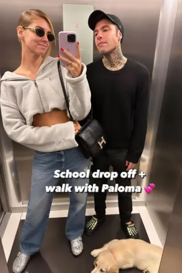 Funda de silicona para iPhone de Apple con Magsafe en lila usada por Chiara Ferragni en su publicación de Instagram el 26 de septiembre de 2023