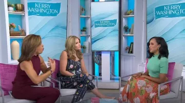 Oscar de la Renta Short Sleeve Mock Neck Ribbed Pull Over usado por Kerry Washington como se ve en Today with Hoda & Jenna el 26 de septiembre de 2023