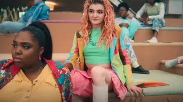 Collusion Wrap Pleat­ed Mi­ni Skirt worn by Abbi (Anthony Lexa) as seen in Sex Education (S04E07)