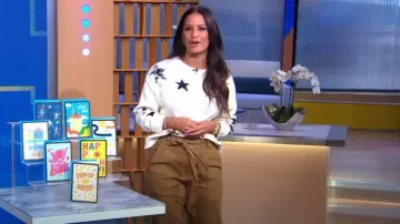 Ulla Johnson Carmen a ceinturé un jean mi-hauteur en teck porté par Rocsi Diaz vu dans Good Morning America le 23 septembre 2023
