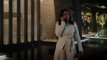 Jil Sander Jupe midi Brushed Wool Blend portée par Mia Jordan (Karen Pittman) vue dans The Morning Show (S03E04)