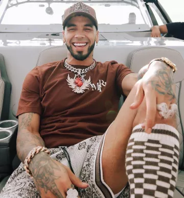 Calcetines Amiri Brown & White Checkered MA usados por Anuel AA en su cuenta de Instagram @anuel